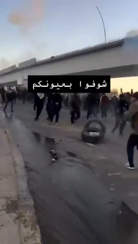 Clashes erupted between Iraqi police and protesters attempting to storm the US embassy in the Green Zone.