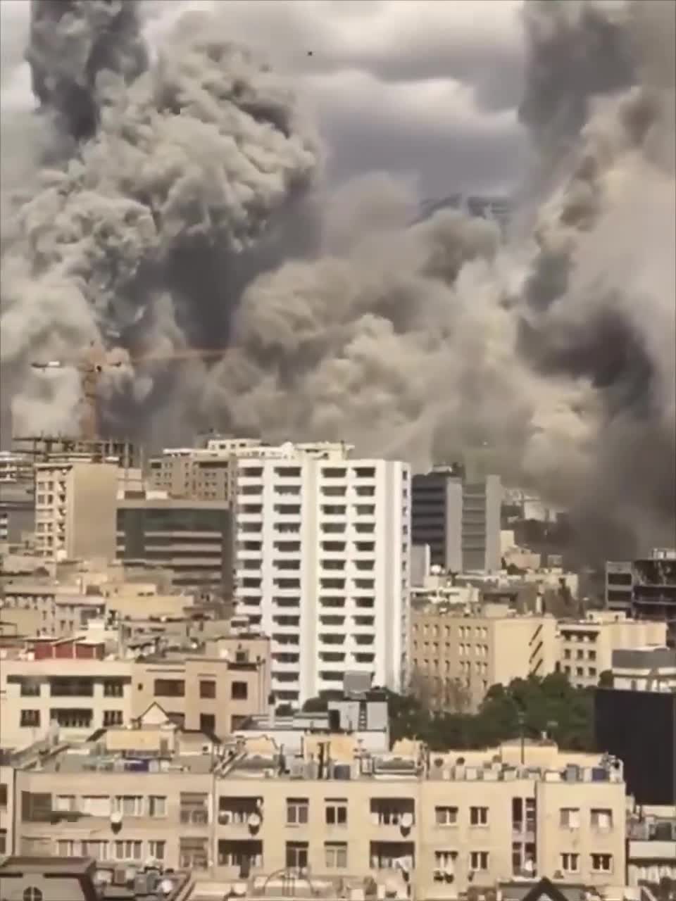 Destruction of Revolutionary Guard headquarters in Tehran