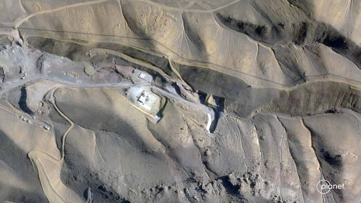 New before/after satellite imagery of Iran's Tabriz North Missile Base. Images 1-2: February 23. Images 3-4 March 1. @planet says the latter two images show collapsed tunnels