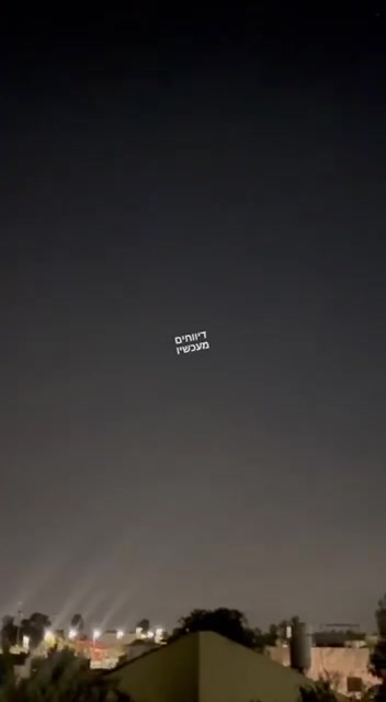 More footage of the Iranian ballistic missile with a cluster warhead approaching the Jerusalem area. Missile fragments also landed in Ramat Gan