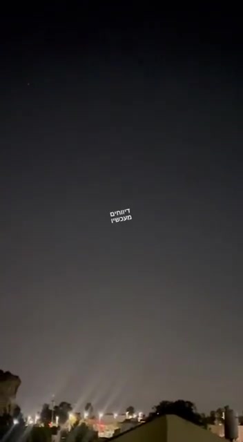 More footage of the Iranian ballistic missile with a cluster warhead approaching the Jerusalem area. Missile fragments also landed in Ramat Gan