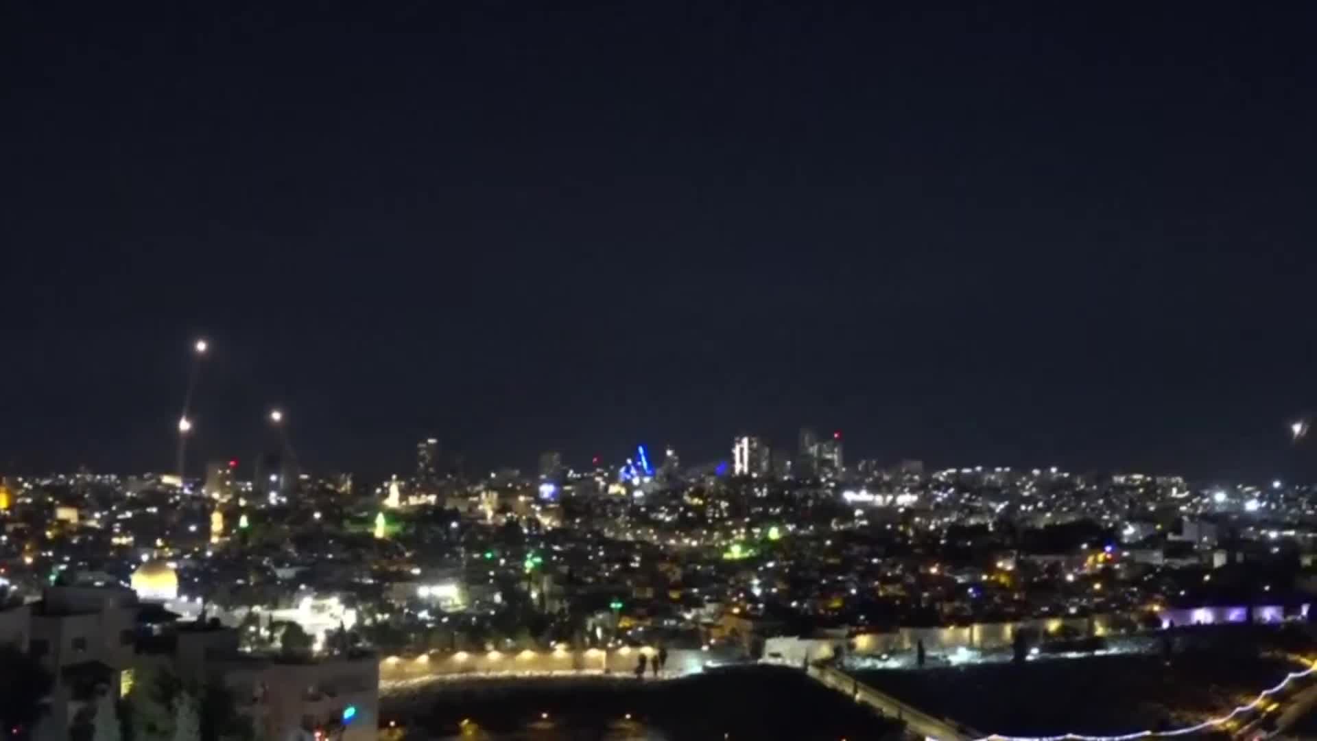 Air raid sirens sounded in Tel Aviv a short time ago and defensive missiles were launched in response to Iran’s latest assault. Smoke was seen rising in the city following a direct impact