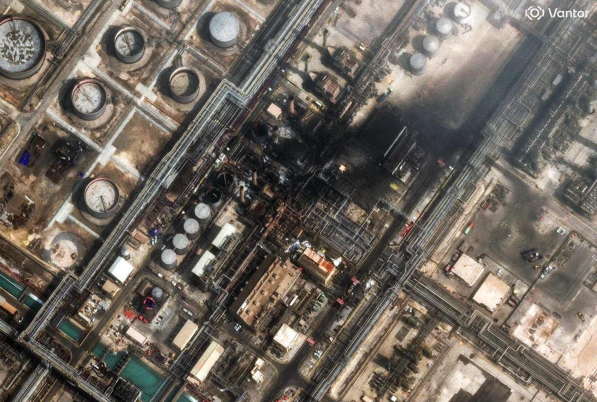 New high-resolution satellite images captured today by @vantortech show the aftermath of reported Iranian strikes on the Aramco oil refinery in Ras Tanura. — BBC