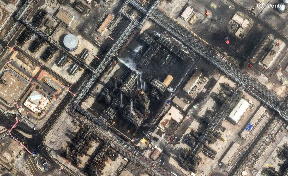 New high-resolution satellite images captured today by @vantortech show the aftermath of reported Iranian strikes on the Aramco oil refinery in Ras Tanura. — BBC