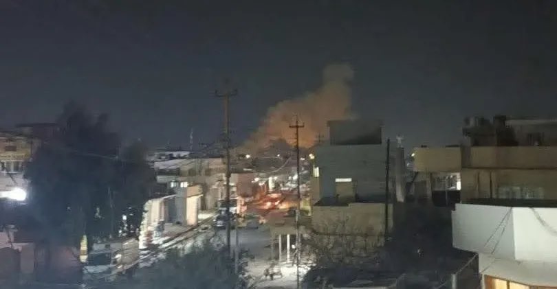 A security source in Nineveh province reported on Friday evening that a US helicopter targeted a location near a key Popular Mobilization Forces (PMF) position in the Rashidiya area, north of Mosul. The source stated that the bombing took place at the entrance to the Qubba and Sharikhan areas, near the main PMF position in the Rashidiya area, north of Mosul.