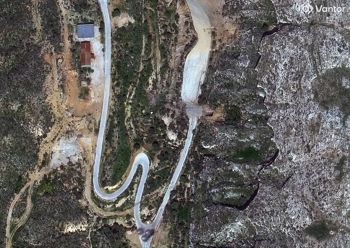 Before/after @vantortech satellite image of airstrike damage toat a tunnel entrance and road at Jam (جم) missile base facilities in southern Iran's Bushehr Province