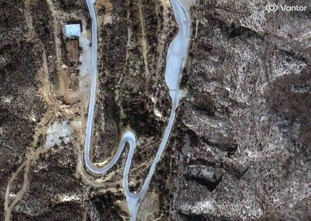 Before/after @vantortech satellite image of airstrike damage toat a tunnel entrance and road at Jam (جم) missile base facilities in southern Iran's Bushehr Province