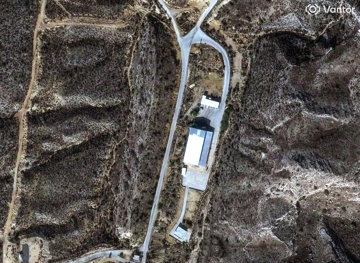 Before/after @vantortech satellite imagery of airstrike damage to a storage building at the Jam (جم) missile base in southern Iran's Bushehr Province