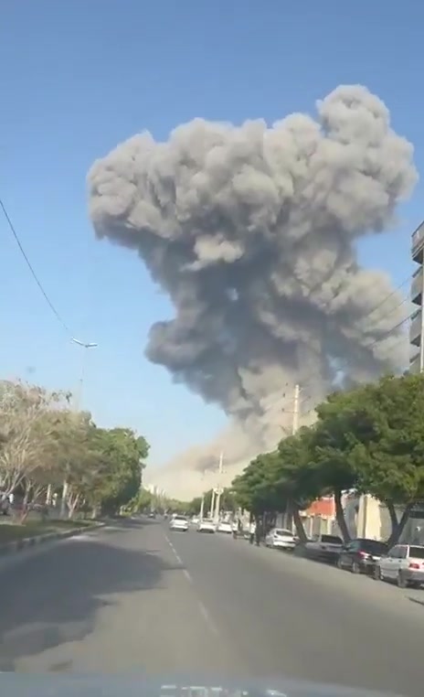 Massive cloud of smoke rising over the port city of Bushehr in southern Iran following American/Israeli airstrikes on Saturday afternoon
