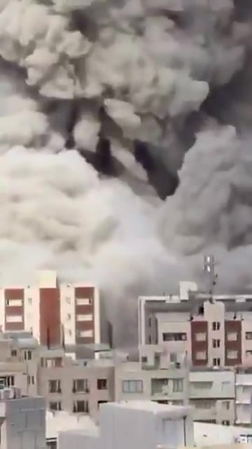 The destruction of the Shahram complex (of the IRGC and the Basij) in the city of Sanandaj in Iranian Kurdistan