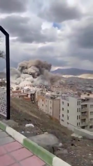 The destruction of the Shahram complex (of the IRGC and the Basij) in the city of Sanandaj in Iranian Kurdistan