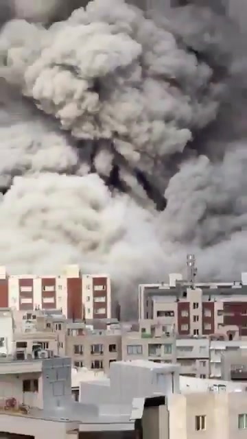 The destruction of the Shahram complex (of the IRGC and the Basij) in the city of Sanandaj in Iranian Kurdistan