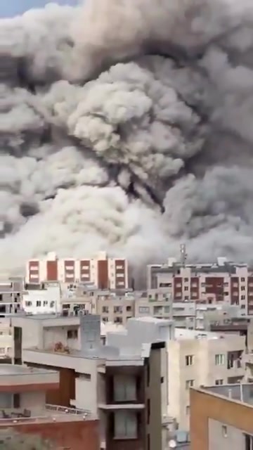 The destruction of the Shahram complex (of the IRGC and the Basij) in the city of Sanandaj in Iranian Kurdistan