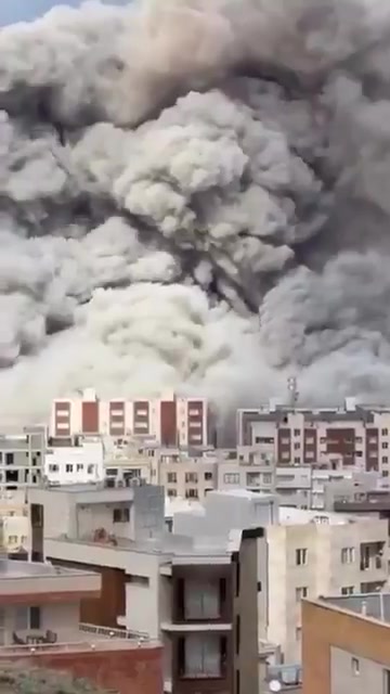 The destruction of the Shahram complex (of the IRGC and the Basij) in the city of Sanandaj in Iranian Kurdistan