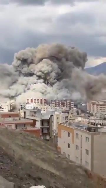 The destruction of the Shahram complex (of the IRGC and the Basij) in the city of Sanandaj in Iranian Kurdistan