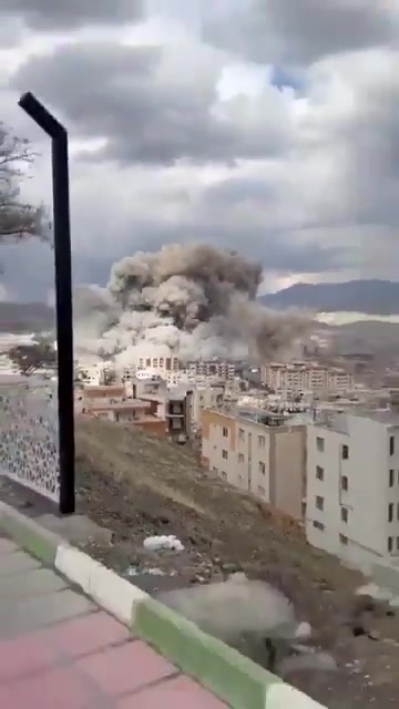 The destruction of the Shahram complex (of the IRGC and the Basij) in the city of Sanandaj in Iranian Kurdistan