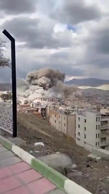 The destruction of the Shahram complex (of the IRGC and the Basij) in the city of Sanandaj in Iranian Kurdistan
