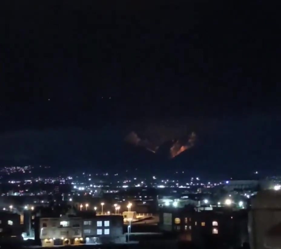 Tuesday, March 10 at 12:14n  Under the radar of the Ferdis Bridge and in front of the oil depot, that is, almost towards Mapna Boulevard and beyond, 12:14 was hit. Towards Ferdis, that is, the western side of Mallard Road, all electricity was cut off. The blue light also came on for the first few moments. The Vali Salemeh power plant probably suffered a strong pressure surge or one of the main connections was faulty.