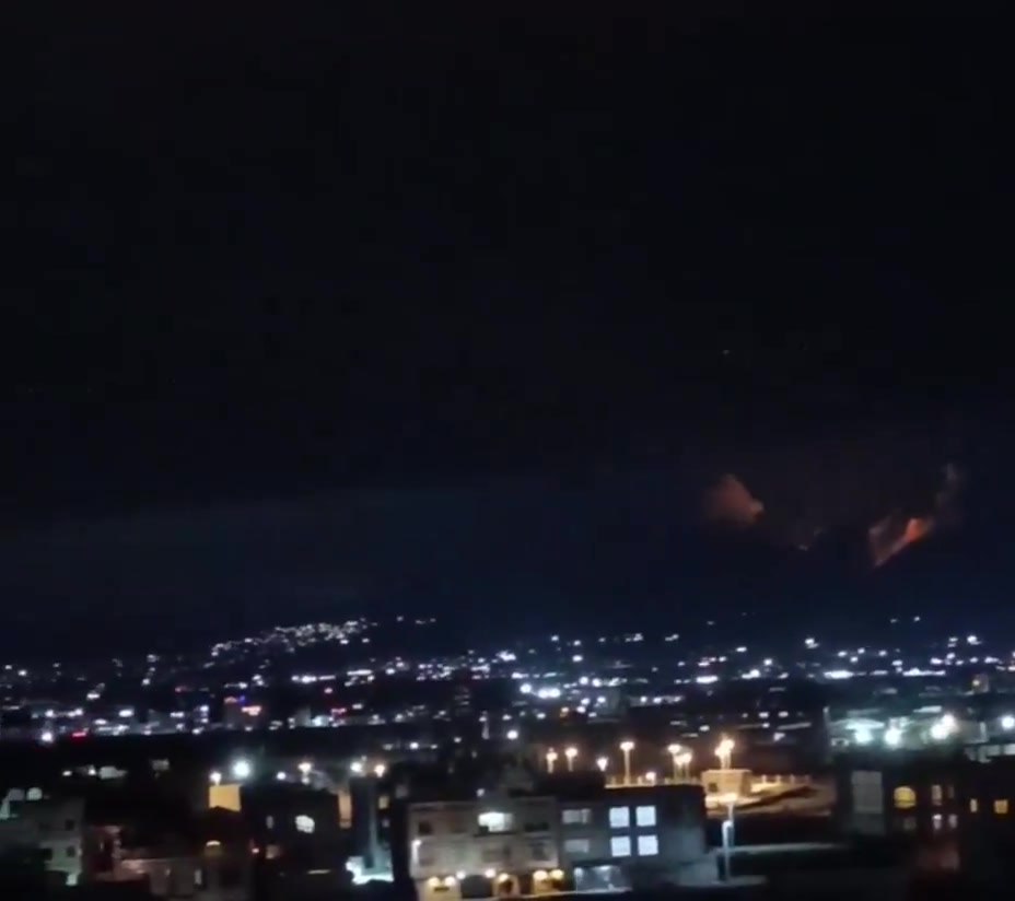 Tuesday, March 10 at 12:14n  Under the radar of the Ferdis Bridge and in front of the oil depot, that is, almost towards Mapna Boulevard and beyond, 12:14 was hit. Towards Ferdis, that is, the western side of Mallard Road, all electricity was cut off. The blue light also came on for the first few moments. The Vali Salemeh power plant probably suffered a strong pressure surge or one of the main connections was faulty.