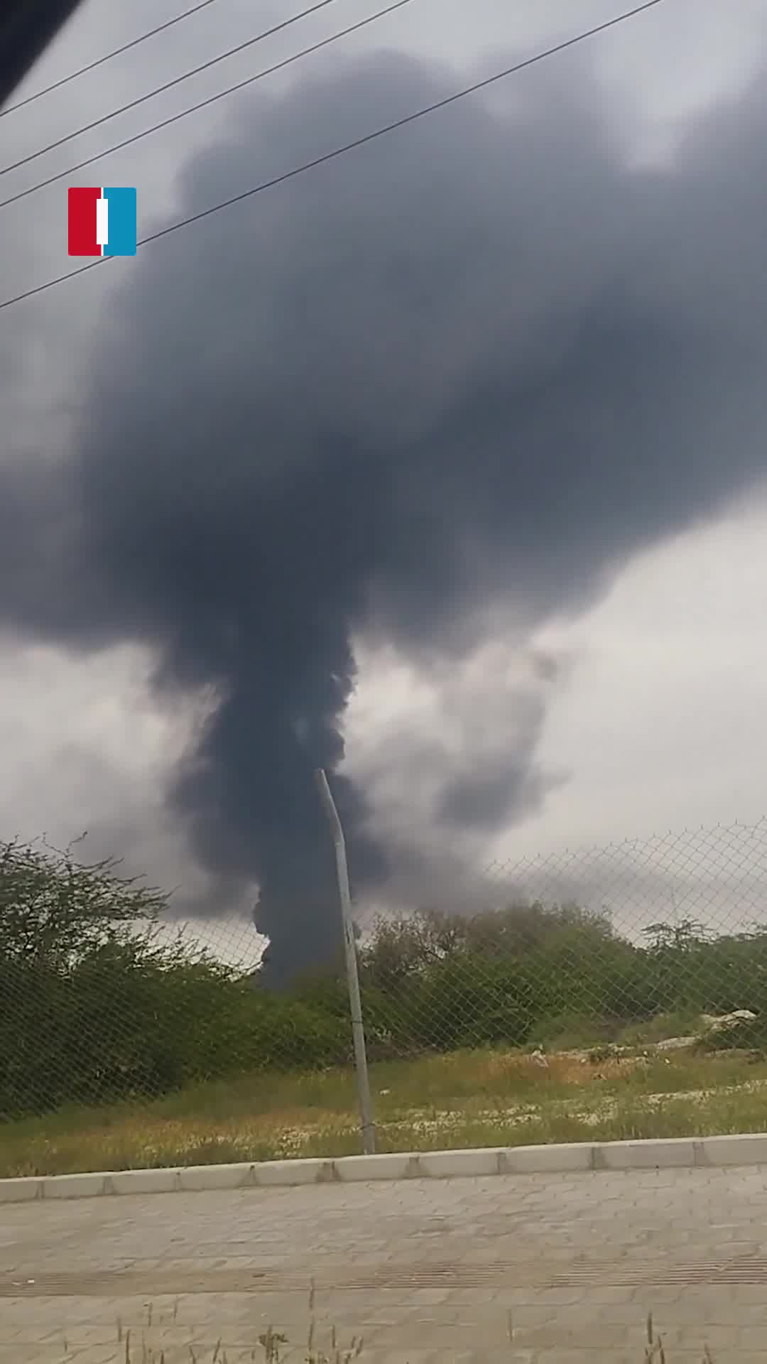 American forces carried out heavy airstrikes targeting Iran’s Bandar Abbas Air Base this morning. A massive column of smoke could be seen rising into the sky after the strikes