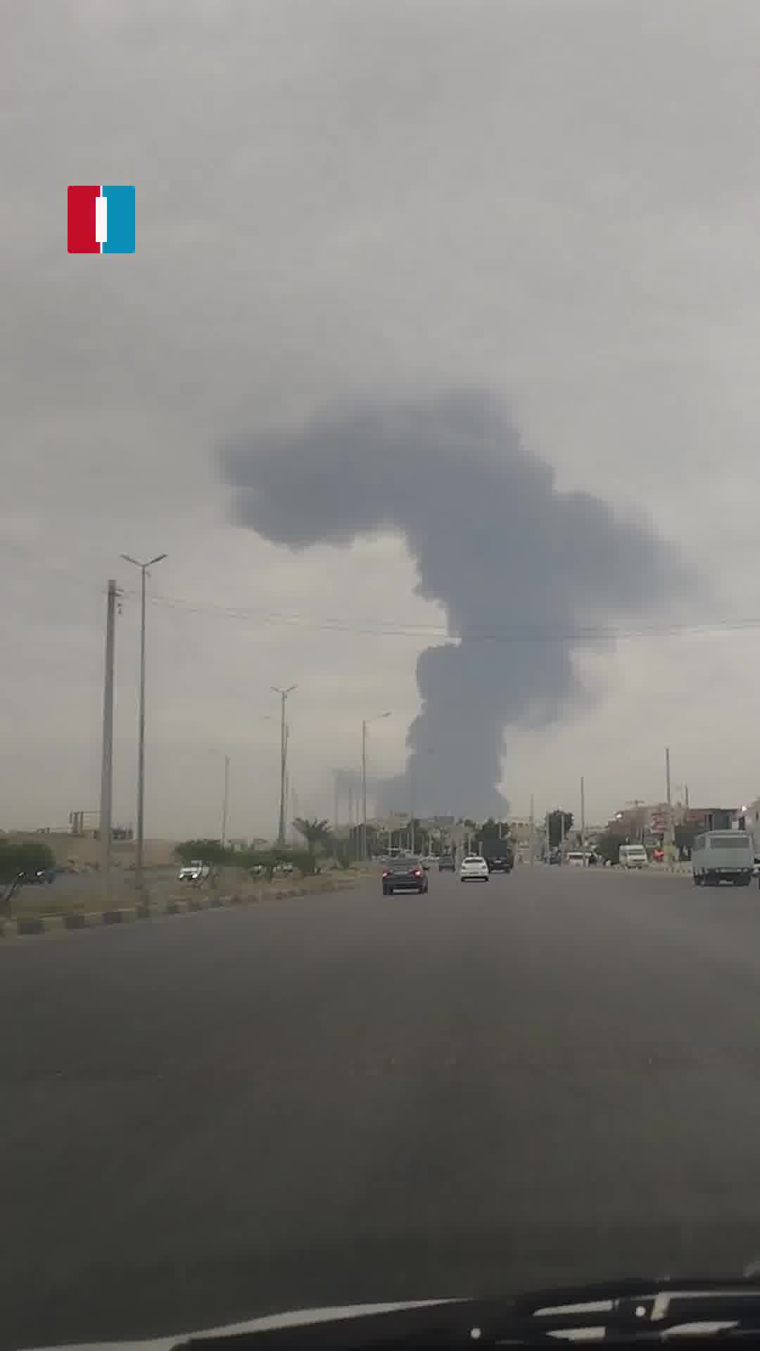 American forces carried out heavy airstrikes targeting Iran’s Bandar Abbas Air Base this morning. A massive column of smoke could be seen rising into the sky after the strikes