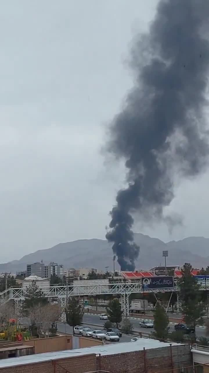 Depósitos de combustível perto do aeroporto de Kerman, no centro do Irã, foram atingidos em ataques israelenses/americanos.