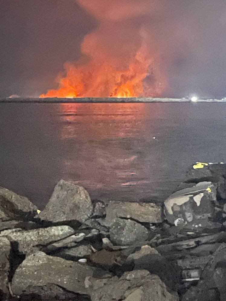 Heavy shelling on the port of Lengeh