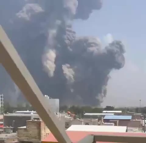 Several points on the western side of Vahdati Air Base that had previously remained untouched now appear to have been struck. Footage of major Israeli airstrikes hitting Dezful, Iran this afternoon