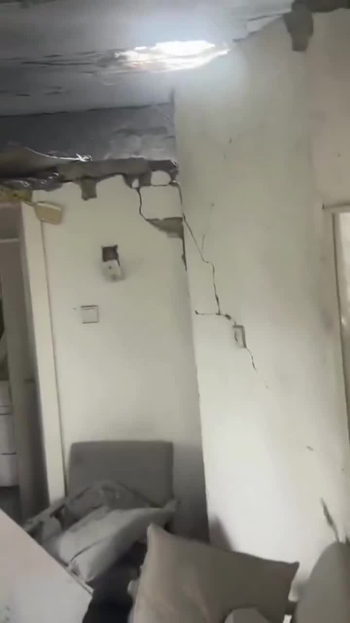 Reports of several crash sites in Haifa and Kiryat Ata following a cluster missile from Iran; MDA: Minor injury in Kiryat Ata