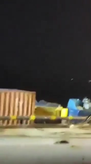 伊朗西部城市阿巴丹遭到空袭