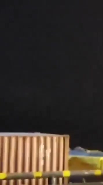 伊朗西部城市阿巴丹遭到空袭