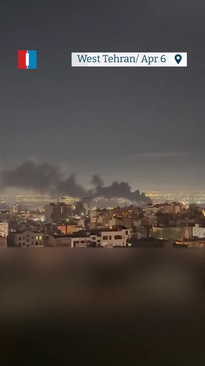 De puissantes explosions ont illuminé le ciel de l'ouest de Téhéran tôt lundi matin, à la suite de frappes aériennes israéliennes et américaines, selon des vidéos reçues par Iran International. Des habitants ont rapporté que les explosions se sont produites près de l'aéroport de Mehrabad.