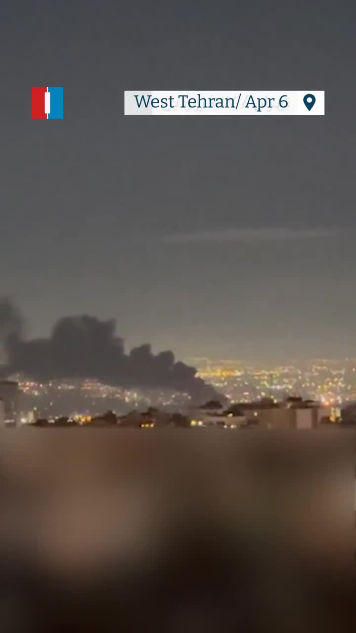 De puissantes explosions ont illuminé le ciel de l'ouest de Téhéran tôt lundi matin, à la suite de frappes aériennes israéliennes et américaines, selon des vidéos reçues par Iran International. Des habitants ont rapporté que les explosions se sont produites près de l'aéroport de Mehrabad.