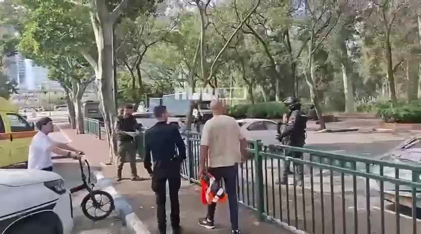 Debris fall reported near Ayalon Mall.