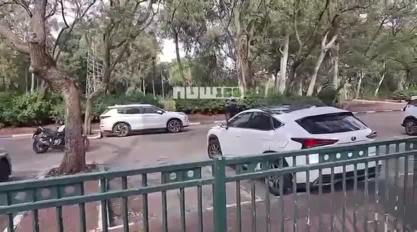 Debris fall reported near Ayalon Mall.