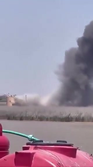 Recorded from the Iraqi side in Basra - U.S. and Israel targeting an Iranian border post near the Iraqi-Iranian border