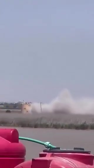 Recorded from the Iraqi side in Basra - U.S. and Israel targeting an Iranian border post near the Iraqi-Iranian border