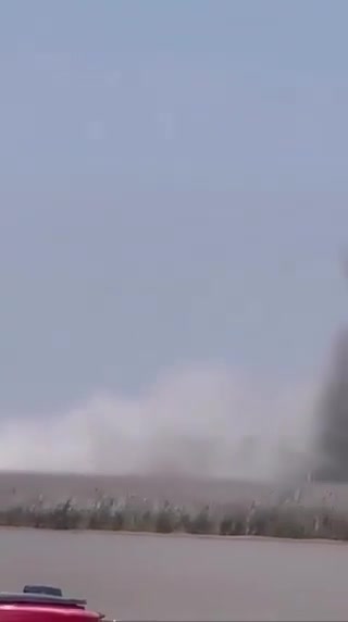 Recorded from the Iraqi side in Basra - U.S. and Israel targeting an Iranian border post near the Iraqi-Iranian border