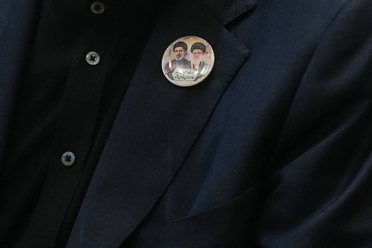 在巴基斯坦举行三方会谈之际，特朗普总统在 Truth Social 上就伊朗政权发帖称：最重要的是，他们长期的'领导人'已经不在人世了，赞美真主。