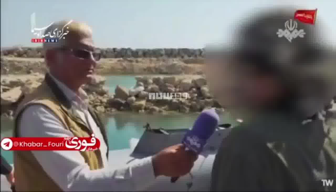 يعرض التلفزيون الإيراني بقايا الطائرة الأمريكية المسيرة التي أسقطت أمس في مضيق هرمز