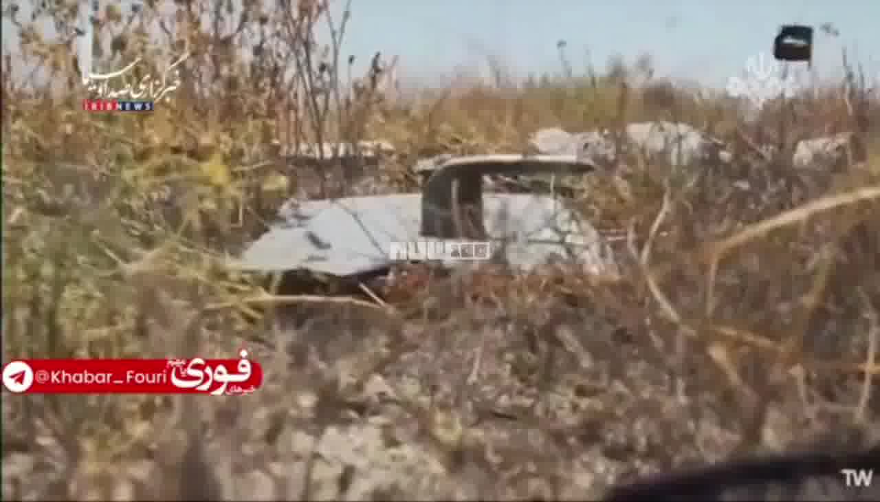 يعرض التلفزيون الإيراني بقايا الطائرة الأمريكية المسيرة التي أسقطت أمس في مضيق هرمز