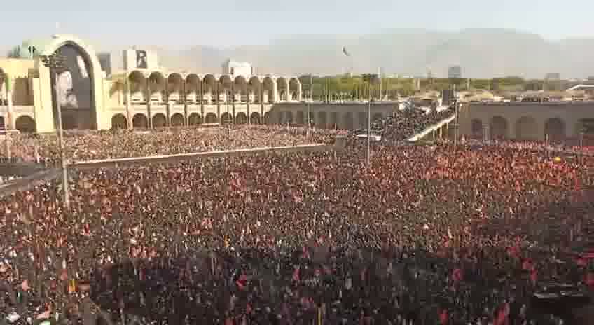 Thousands of mourners have attended the Khomeini funeral in Tehran