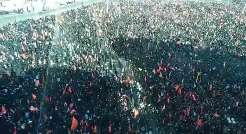 Thousands of mourners have attended the Khomeini funeral in Tehran