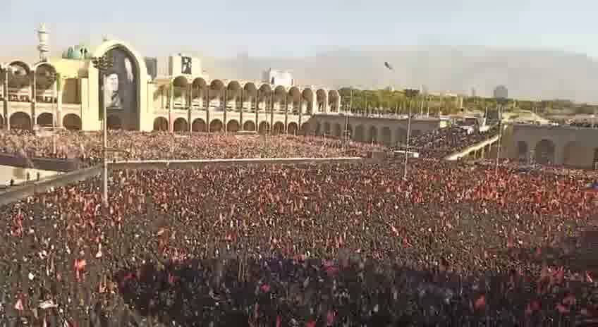 Thousands of mourners have attended the Khomeini funeral in Tehran