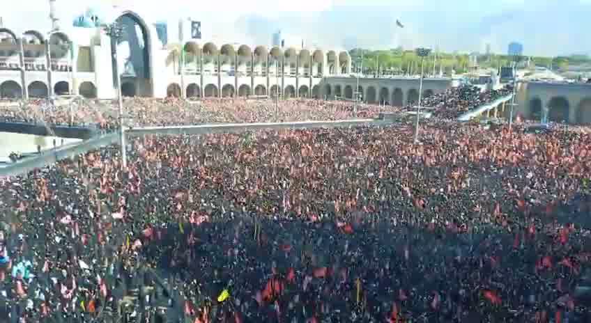 Thousands of mourners have attended the Khomeini funeral in Tehran