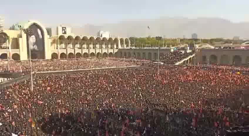 Thousands of mourners have attended the Khomeini funeral in Tehran