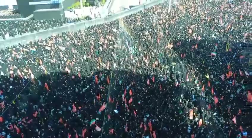 Thousands of mourners have attended the Khomeini funeral in Tehran