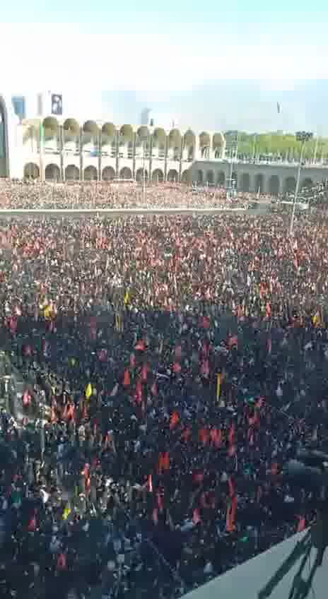 Thousands of mourners have attended the Khomeini funeral in Tehran