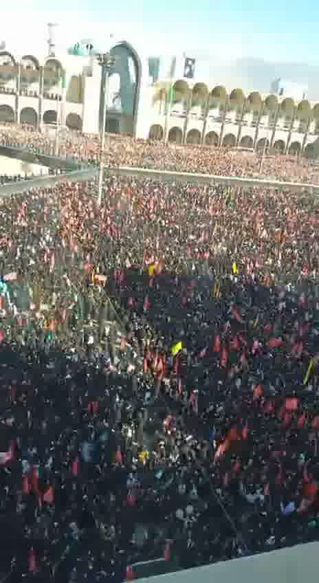 Thousands of mourners have attended the Khomeini funeral in Tehran