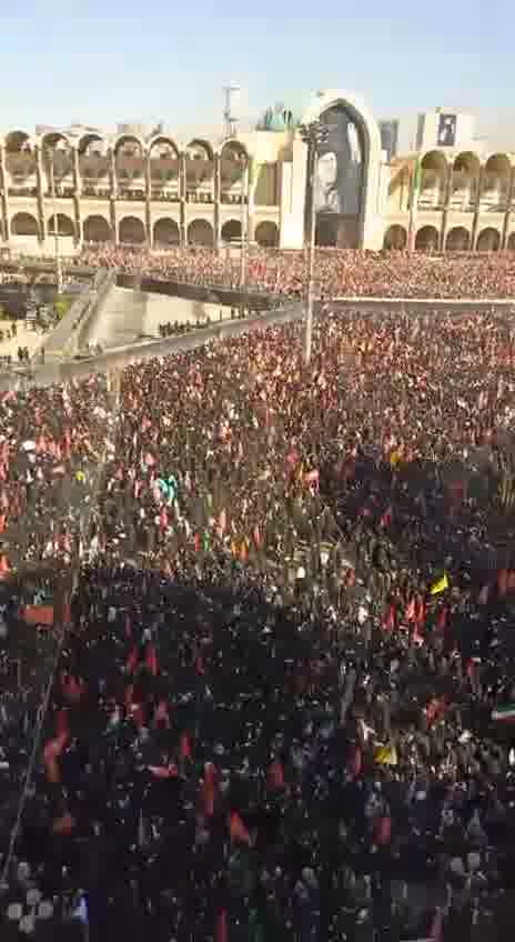 Thousands of mourners have attended the Khomeini funeral in Tehran